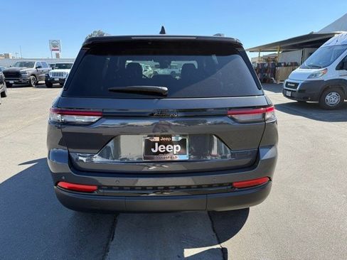 New 2025 Jeep Grand Cherokee Altitude image 5