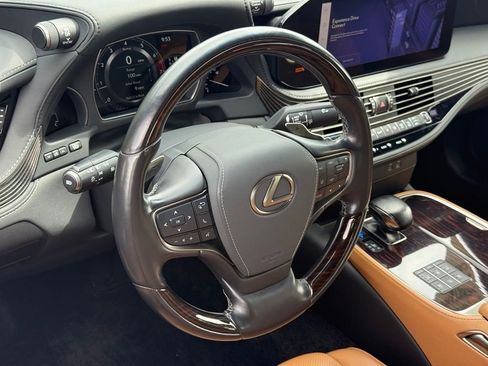Certified 2023 Lexus LS 500 AWD w/ Interior Upgrade Package image 17