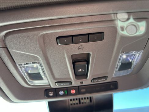 New 2025 GMC Sierra 1500 Elevation image 27