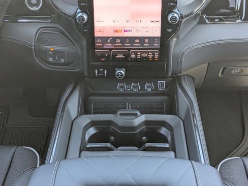 New 2026 RAM 3500 Limited AWD/4WD image 17