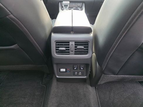 Used 2022 Nissan Rogue Platinum w/ Head-Up Display Package image 11