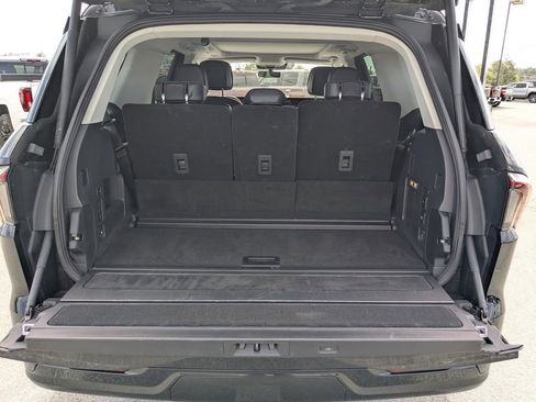 Used 2025 Lincoln Navigator Reserve AWD/4WD image 13