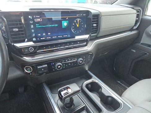 Used 2024 Chevrolet Silverado 1500 LTZ image 39