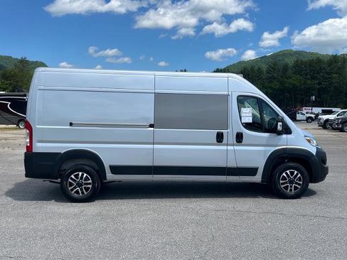 Used 2024 RAM ProMaster 2500 w/ Quick Order Package 22H SLT+ FWD image 2