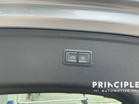 Used 2023 Audi Q5 e Prestige w/ Prestige Package image 12
