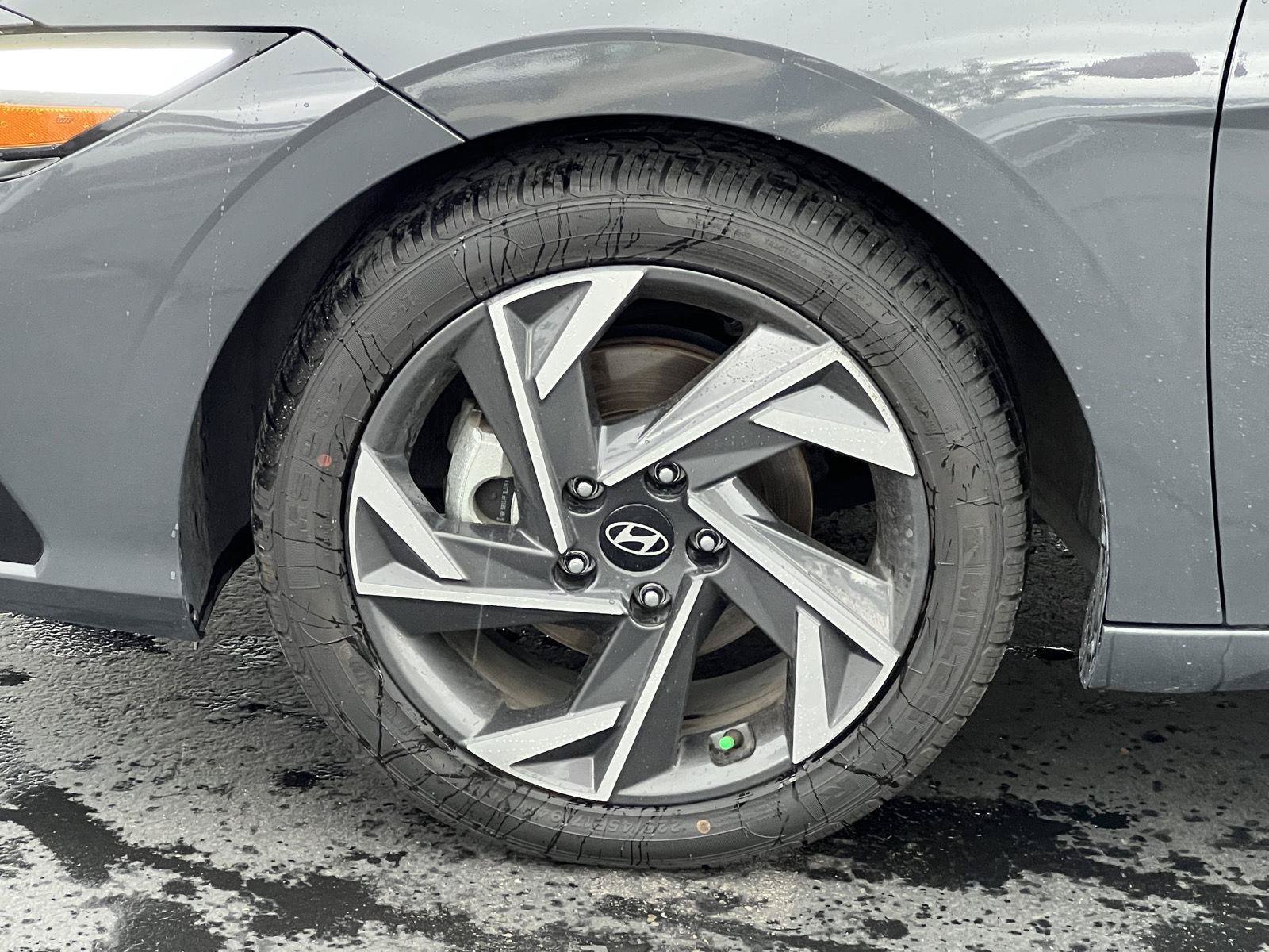 Certified 2024 Hyundai Elantra Limited FWD image 19