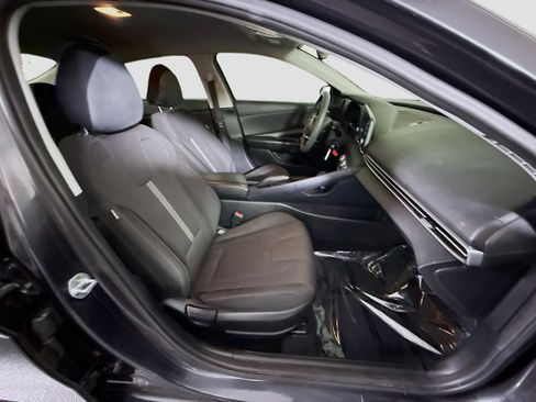 Used 2022 Hyundai Elantra SE FWD image 28