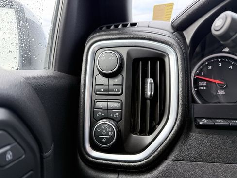 Used 2020 Chevrolet Silverado 1500 High Country w/ Technology Package image 13