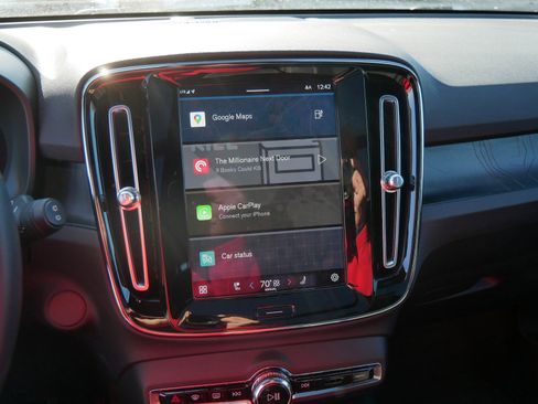 Used 2023 Volvo XC40 Recharge Ultimate w/ Protection Package Premier image 15