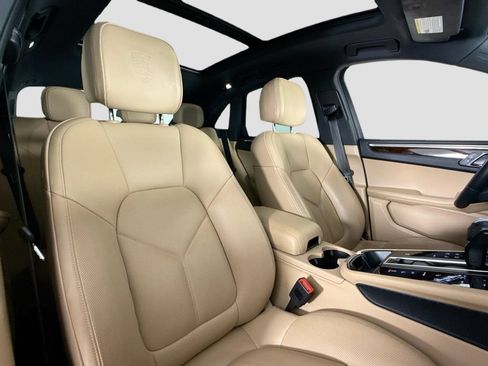 Used 2024 Porsche Macan AWD/4WD image 14