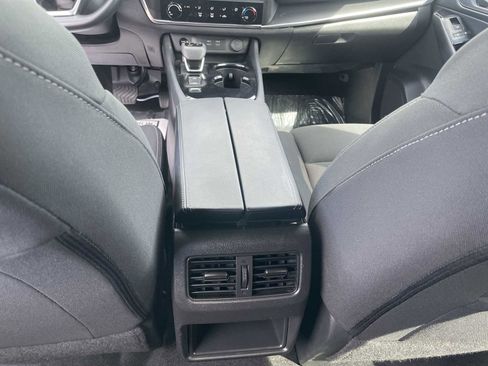 Used 2024 Nissan Rogue S image 21