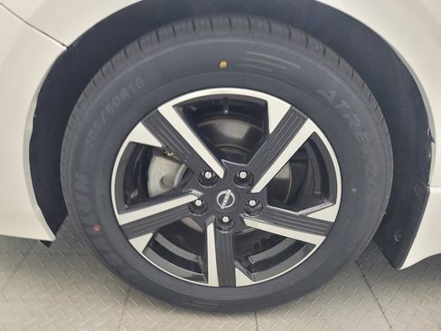 Used 2025 Nissan Sentra SV FWD image 31