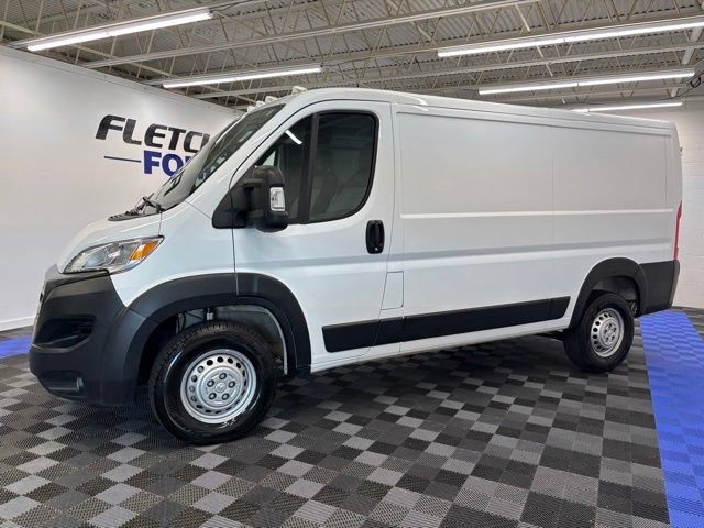 Used 2025 RAM ProMaster 2500 w/ Convenience Group FWD image 3