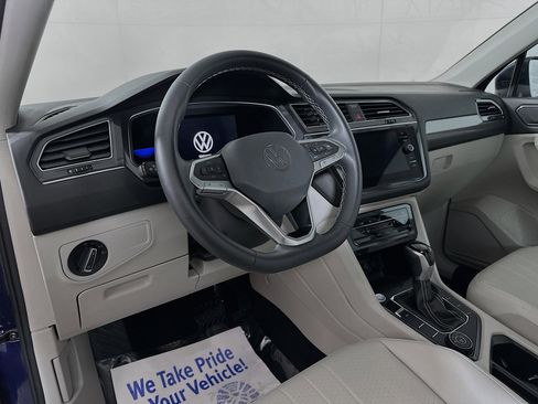 Used 2022 Volkswagen Tiguan SE w/ Panoramic Sunroof Package image 9