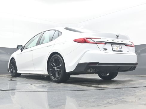 Used 2025 Toyota Camry SE FWD image 27