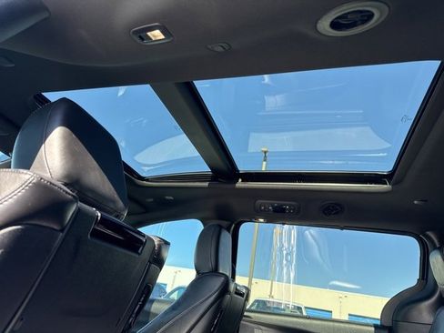 Used 2025 Chrysler Pacifica Select w/ Uconnect Theater Family Group image 23