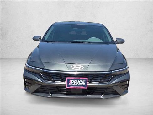 Used 2025 Hyundai Elantra SEL FWD image 2