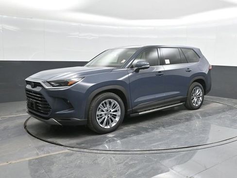 Used 2025 Toyota Grand Highlander AWD image 8