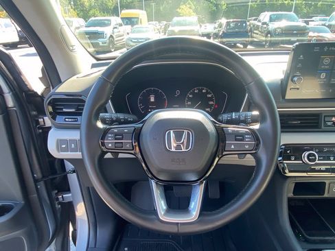 Used 2023 Honda Pilot Touring image 13