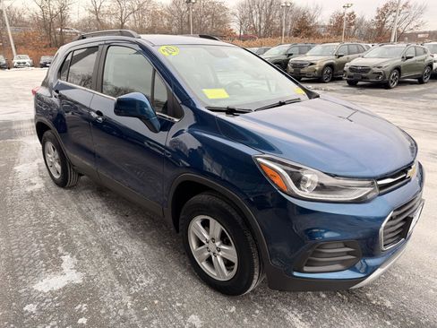 Used 2020 Chevrolet Trax LT w/ LT Convenience Package image 7