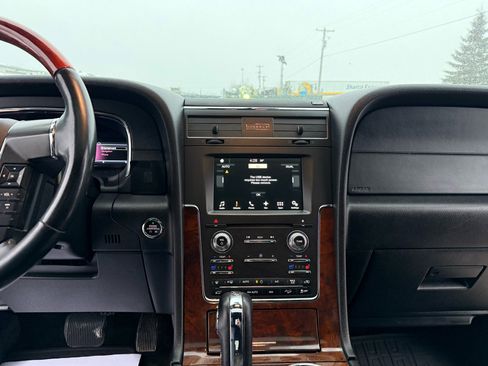 Used 2016 Lincoln Navigator Select image 36