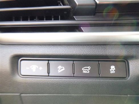 Used 2025 Kia Telluride S AWD/4WD image 18