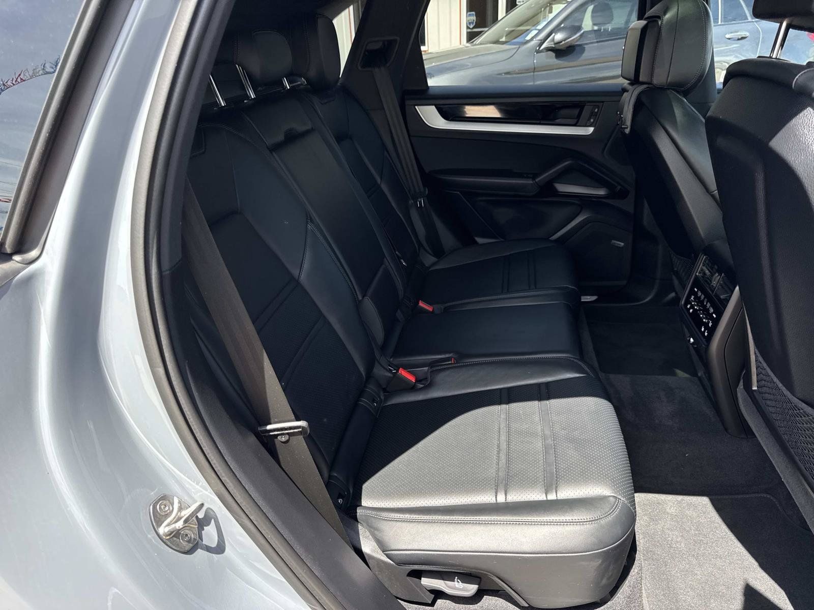 Used 2024 Porsche Cayenne AWD/4WD image 9