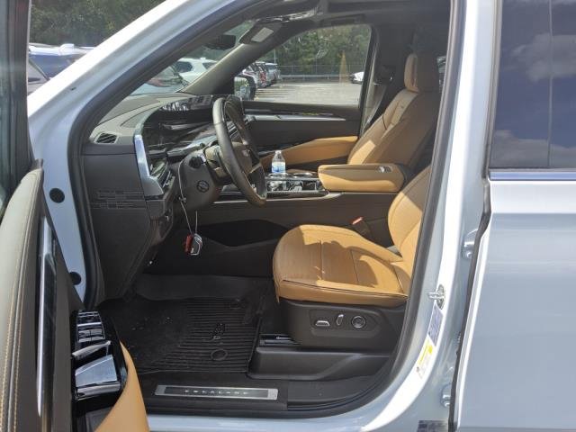 Used 2026 Cadillac Escalade Luxury w/ Touring Package RWD image 4