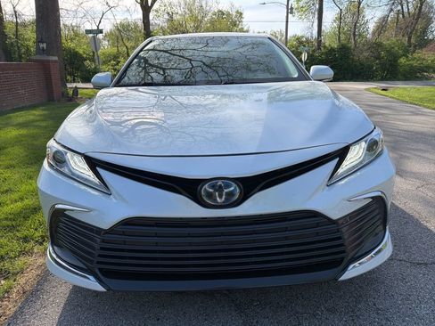 Used 2021 Toyota Camry XLE image 9