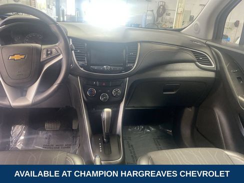 Used 2020 Chevrolet Trax LT w/ LT Convenience Package FWD image 27