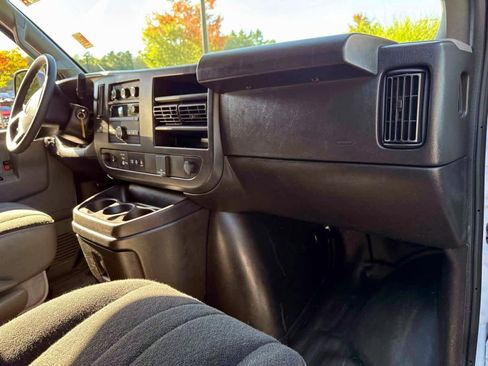 Used 2024 GMC Savana 2500 w/ Driver Convenience Package image 9