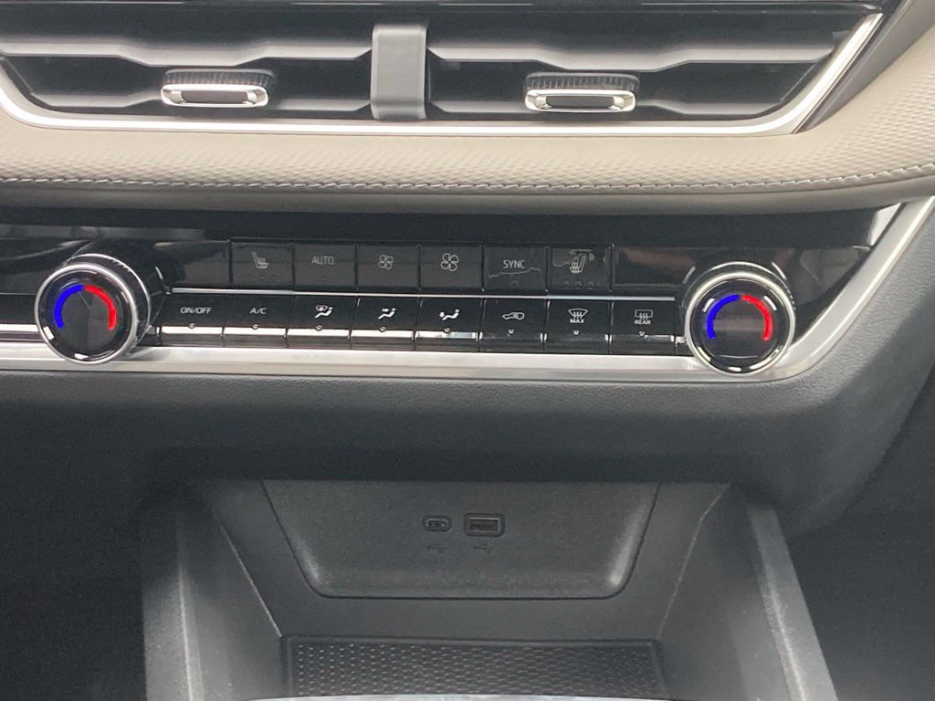 New 2027 Chevrolet Equinox LT w/ Convenience Package II FWD image 14