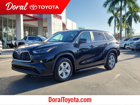 Used 2025 Toyota Highlander LE image 1
