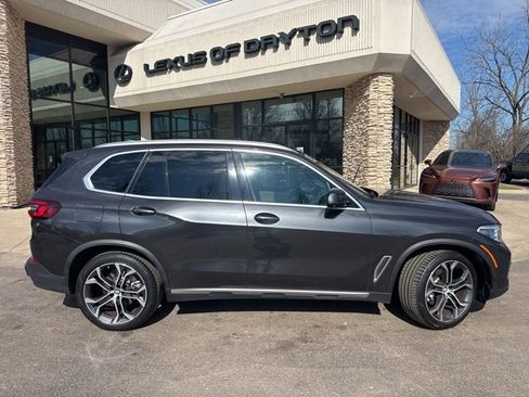 Used 2022 BMW X5 xDrive40i w/ Executive Package image 2