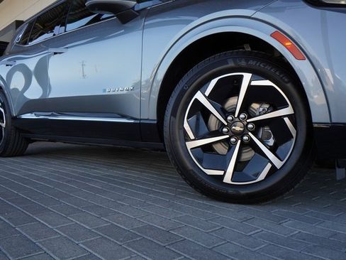 New 2025 Chevrolet Equinox EV LT image 10