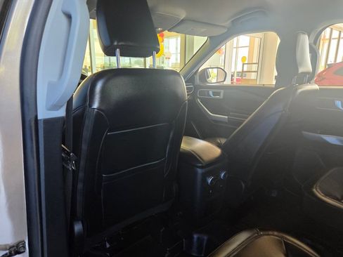 Used 2021 Ford Explorer XLT w/ Equipment Group 202A AWD/4WD image 22
