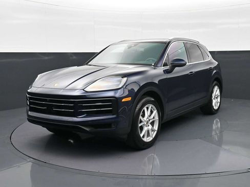 Certified 2025 Porsche Cayenne AWD/4WD image 1