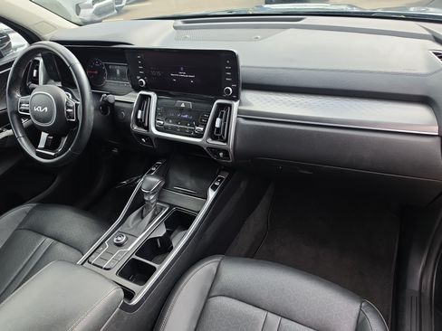 Certified 2022 Kia Sorento S w/ Panoramic Sunroof Package FWD image 11