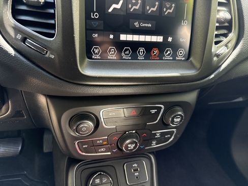 Used 2018 Jeep Compass Trailhawk w/ Leather Interior Group AWD/4WD image 28