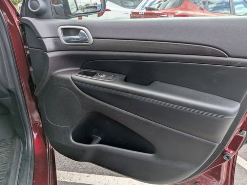 Used 2018 Jeep Grand Cherokee Altitude image 24
