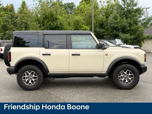 Used 2025 Ford Bronco Badlands AWD/4WD image 4