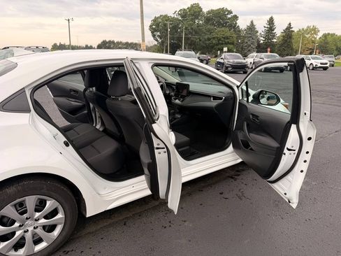 Used 2024 Toyota Corolla LE FWD image 27