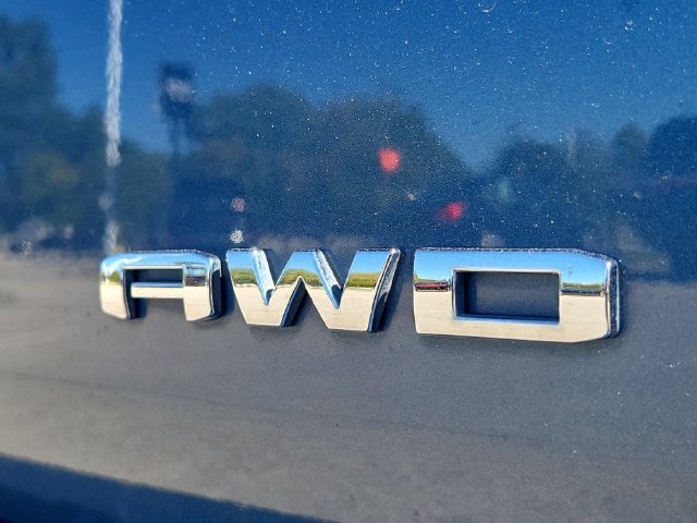 Used 2024 GMC Terrain SLE AWD/4WD image 9