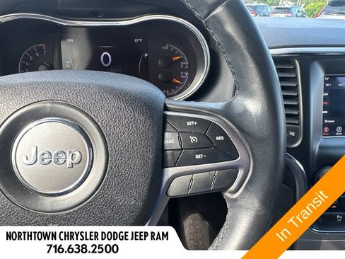 Used 2018 Jeep Grand Cherokee Laredo AWD/4WD image 27