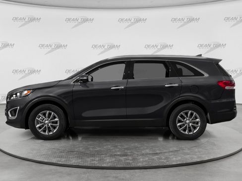 Used 2018 Kia Sorento FWD image 3