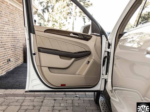 Used 2016 Mercedes-Benz GL 450 4MATIC w/ Premium I Package image 32