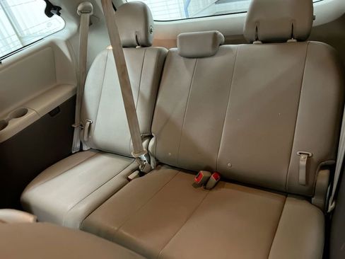 Used 2016 Toyota Sienna XLE Premium image 29