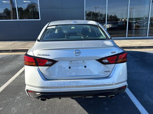 Used 2024 Nissan Altima 2.5 SR w/ SR Premium Package image 7