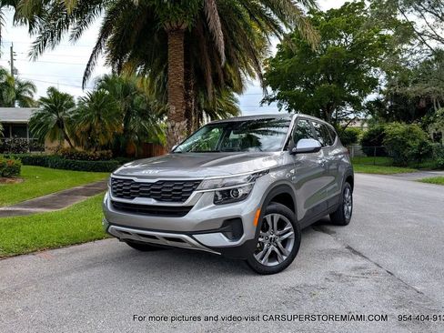 Used 2023 Kia Seltos LX AWD/4WD image 2