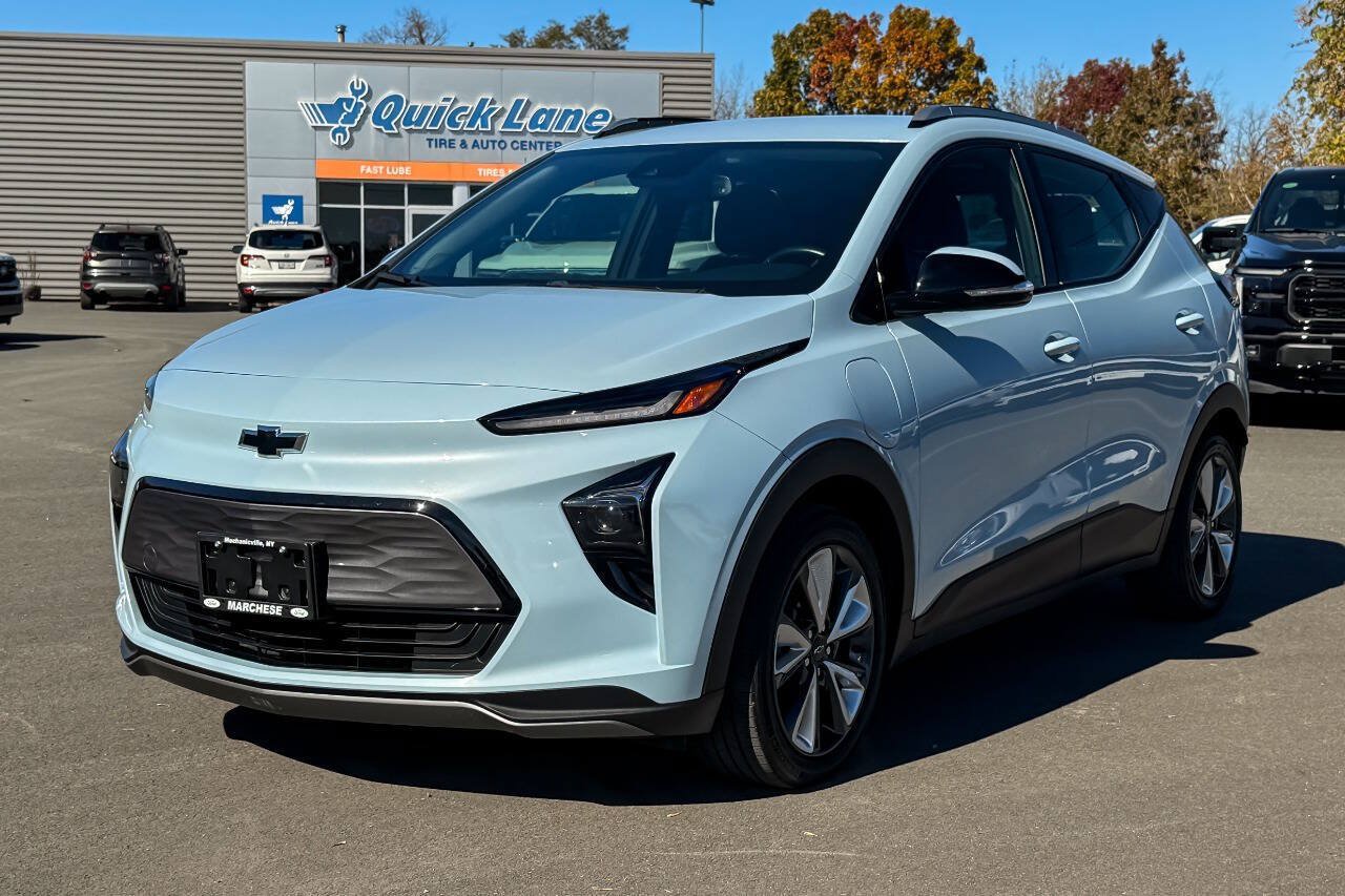 Used 2022 Chevrolet Bolt EUV LT w/ Convenience Package FWD image 7